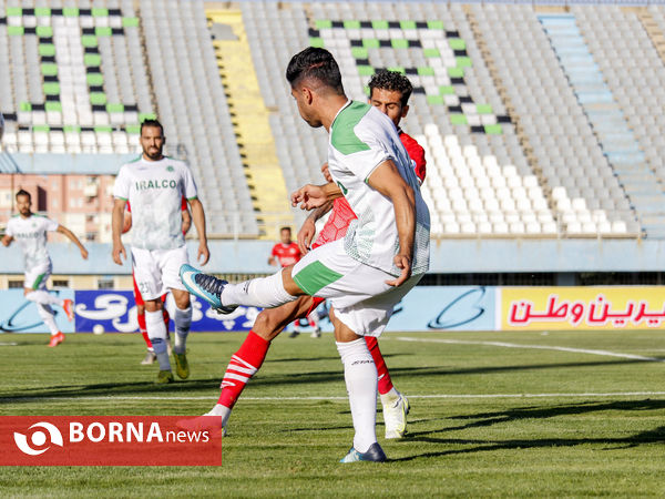 دیدار تیم های فوتبال آلومینیوم اراک-تراکتور سازی تبریز