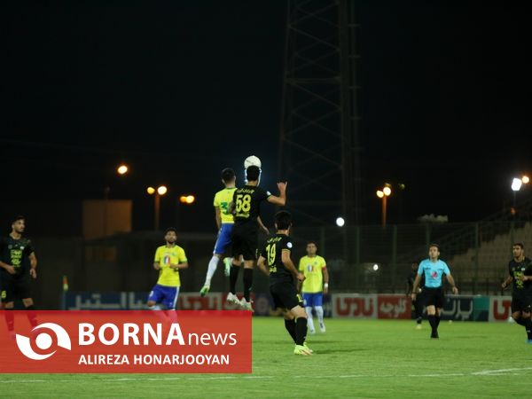 دیدار تیم های فوتبال صنعت نفت - سپاهان