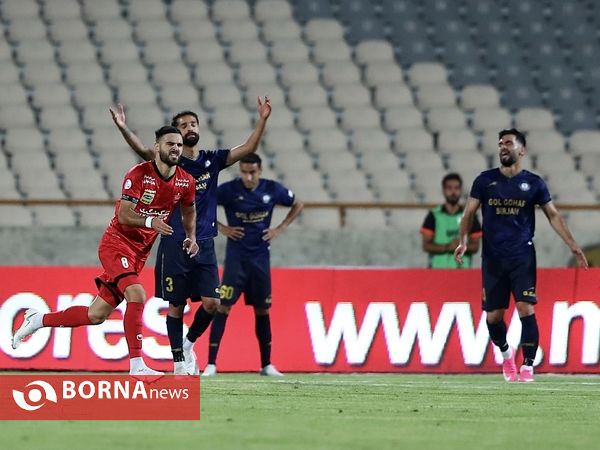 دیدار تیم های فوتبال پرسپولیس -  گل‌گهر