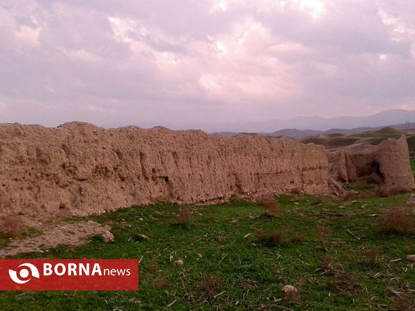 ویرانه های "چم قلعه" پلدختر