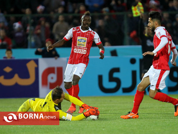دیدار تیم های پیکان- پرسپولیس