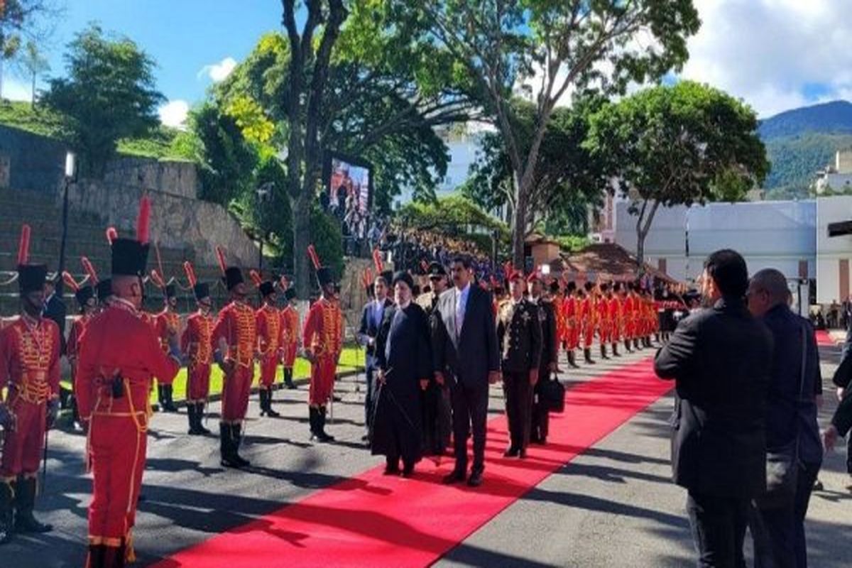 استقبال رسمی رئیس جمور ونزوئلا از رئیسی/ حضور مردم کاراکاس در مراسم استقبال رسمی