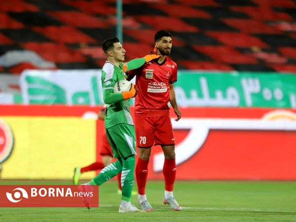 دیدار تیم های فوتبال پرسپولیس_ تراکتور
