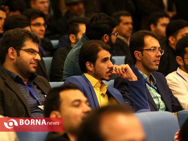هم اندیشی صمیمانه جوانان با دولت