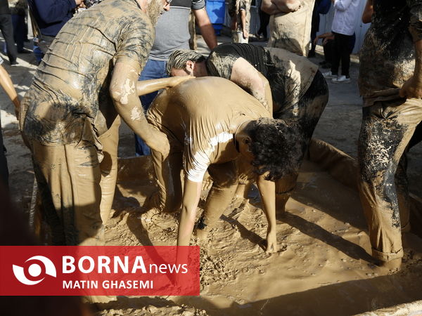 آیین گل مالی در حسینیه لرستانی های تهران