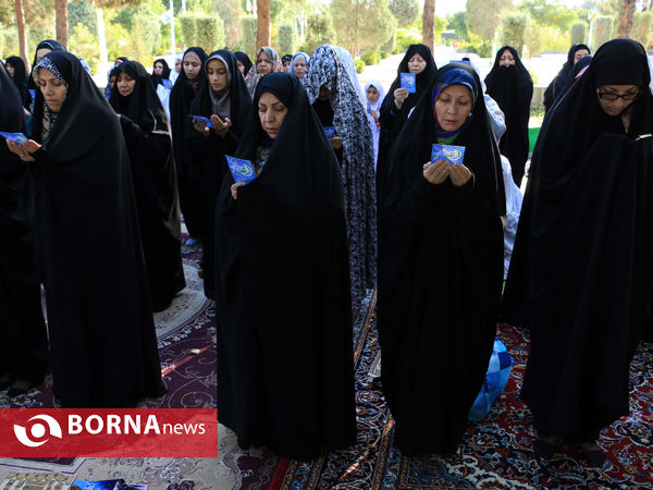 نماز شکرانه عید در کنار شهدای بهشت رضا(ع)