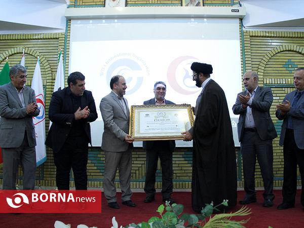 امضای تفاهم نامه و اعطای پروانه بین المللی استاندارد به مجتمع دارویی هلال