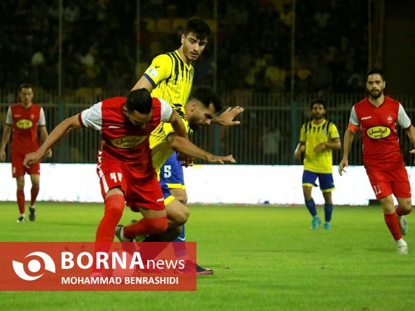دیدار تیم های فوتبال نفت مسجدسلیمان - پرسپولیس