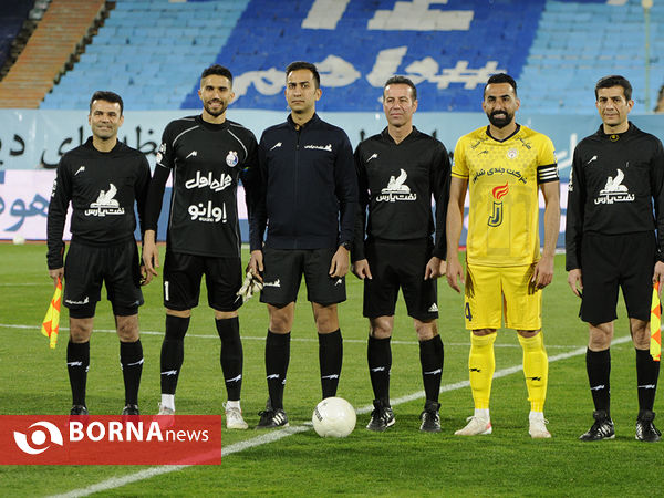 دیدار تیم های فوتبال استقلال - فجرسپاسی