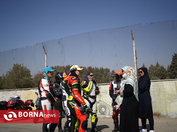 مسابقه درگ موتورسواری بانوان