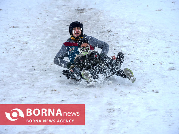 خوشحالی مردم اراک با بارش اولین برف زمستانی در منطقه‌ی گردشگری دره گردو