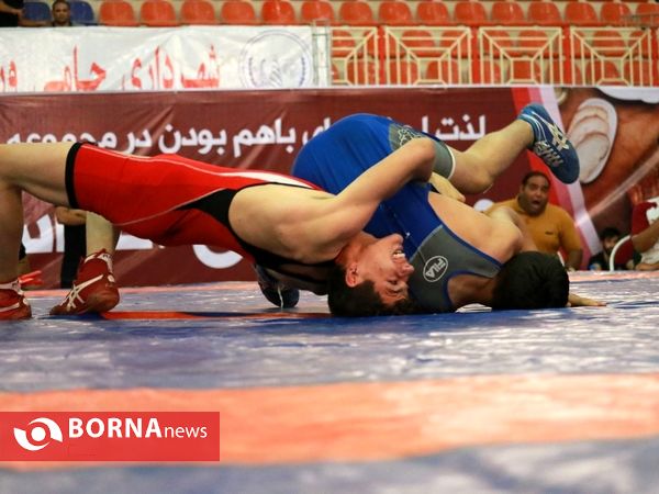 فینال و اهداء مدال مسابقات کشتی خردسالان قهرمان کشوری در آبادان