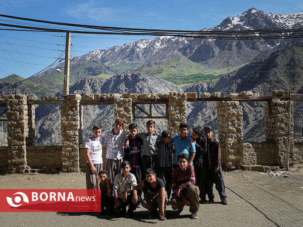 والیبالیست های نوجوان روستای هورامان تخت