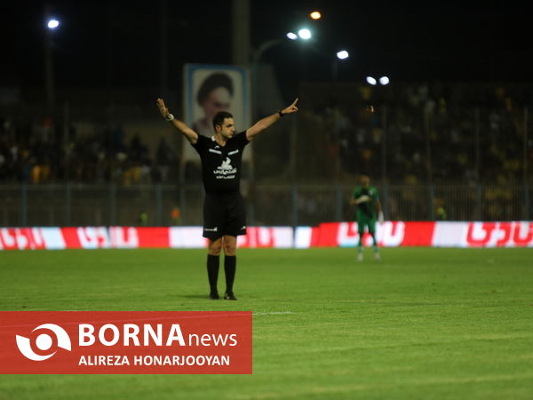 دیدار تیم های فوتبال نفت مسجدسلیمان - استقلال (2)