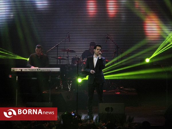 اجرای محسن یگانه در سی و یکمین جشنواره موسیقی فجر