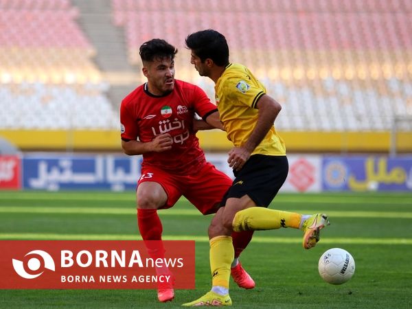 دیدار تیمهای سپاهان اصفهان _ تراکتور تبریز