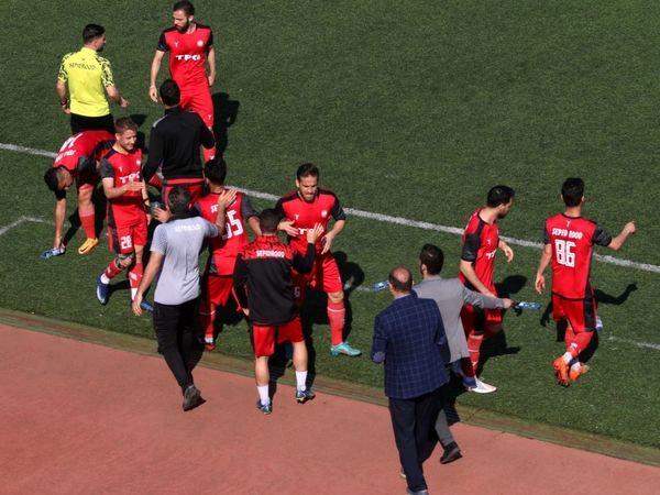 دیدار تیم‌های فوتبال سپیدرود رشت _  ویستاتوربین تهران