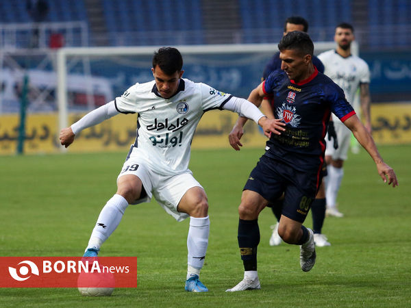 دیدار تیم های نساجی مازندران و استقلال تهران