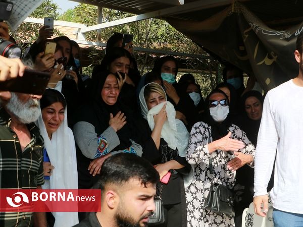 خاکسپاری جانباختگان متروپل در قطعه ورزشکاران بهشت رضای آبادان