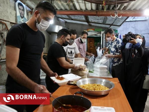 طبخ و توزیع غذا برای افراد بی بضاعت
