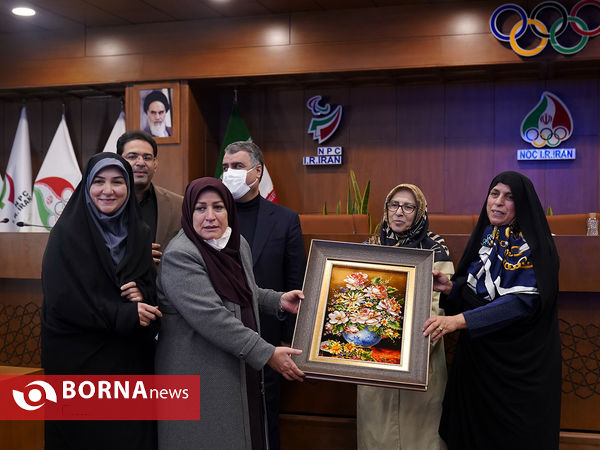 تجلیل از مهین فرهادی زاد