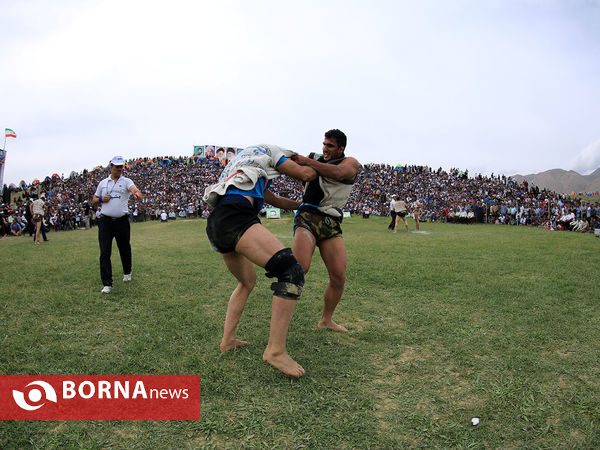 مسابقات کشتی با چوخه قهرمانی کشور در روستای رهورد قوچان‎