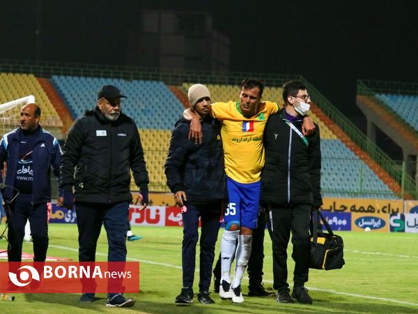 در حاشیه دیدار تیم های فوتبال صنعت نفت - آلومینیوم