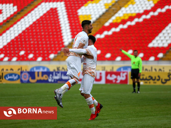 دیدار تیم های پدیده مشهد و مس رفسنجان