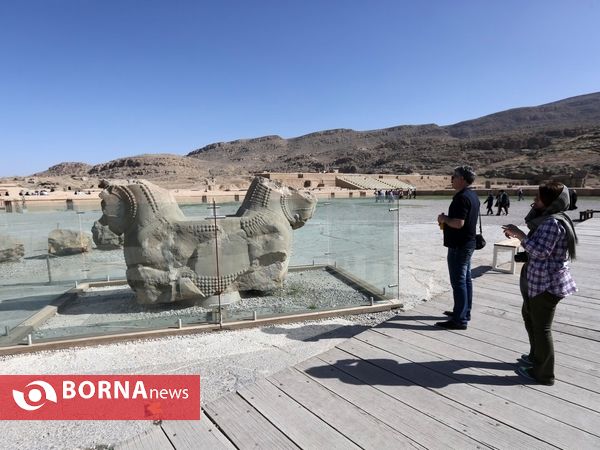 میهمانان نوروزی در تخت جمشید