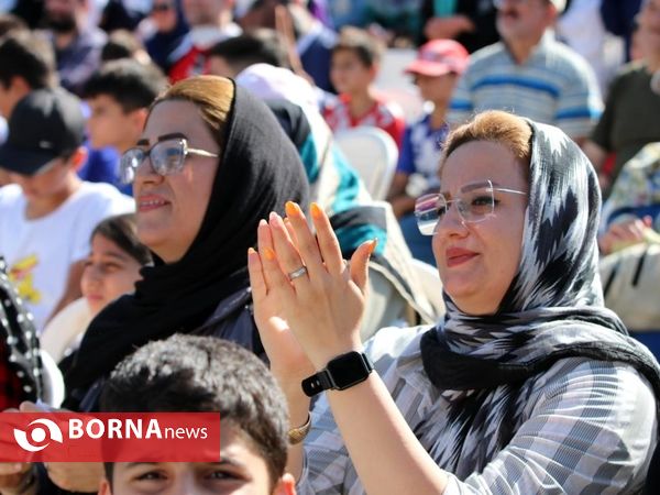 پیاده روی خانوادگی ایرانیان