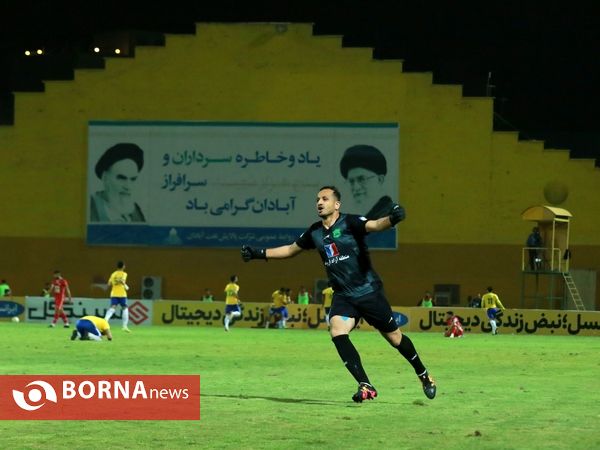 دیدار تیم های فوتبال صنعت نفت - پرسپولیس