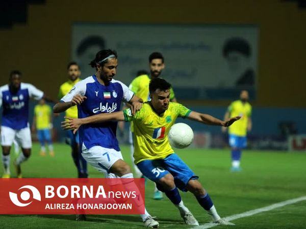 دیدار تیم های فوتبال صنعت نفت - استقلال