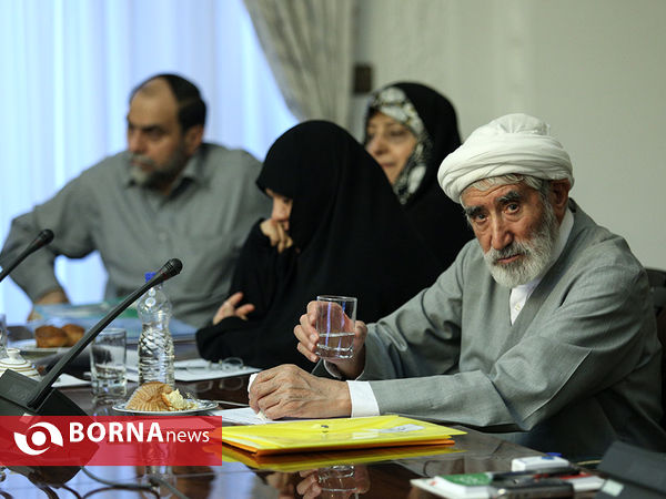 جلسه شورای عالی انقلاب فرهنگی