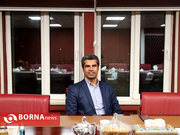 اعطای حکم ریاست هادی ساعی از سوی وزیر ورزش و جوانان