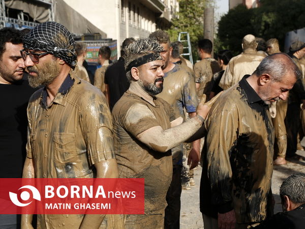 آیین گل مالی در حسینیه لرستانی های تهران