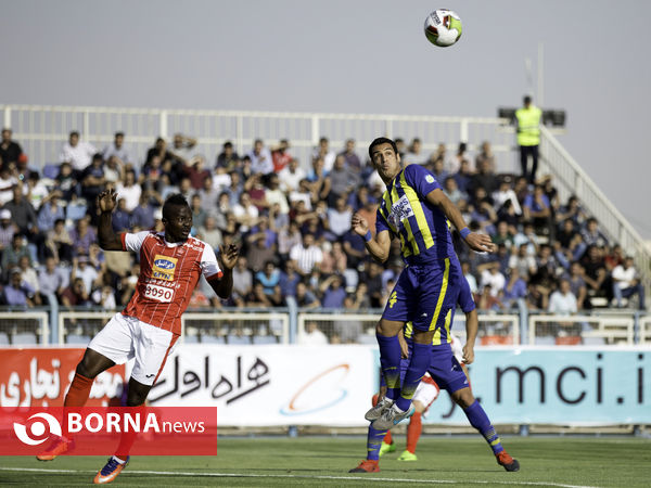 دیدار تیم های گسترش فولاد تبریز و پرسپولیس با برتری شاگردان برانکو