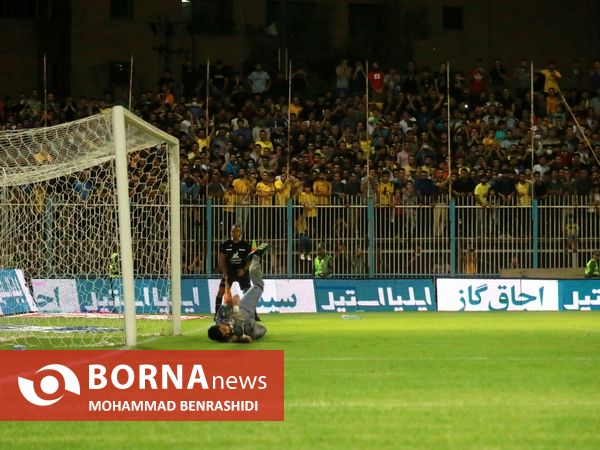 دیدار تیم های فوتبال نفت مسجدسلیمان - پرسپولیس