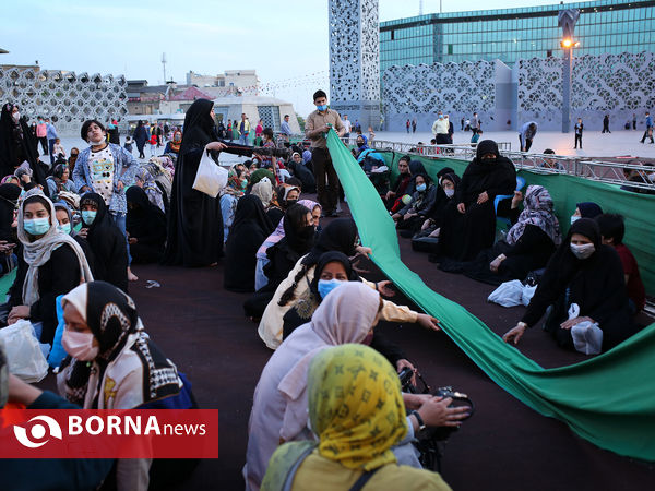 افطاری در میدان امام حسین(ع)