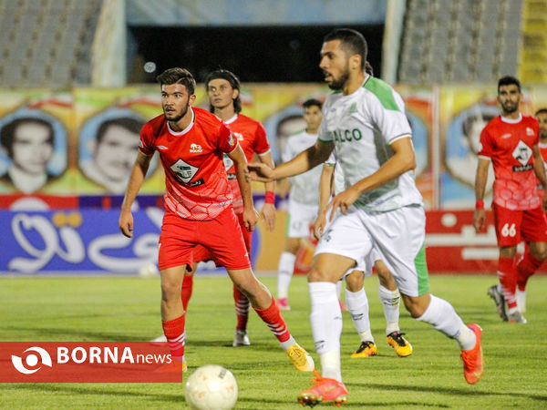 دیدار تیم های فوتبال آلومینیوم اراک-تراکتور سازی تبریز