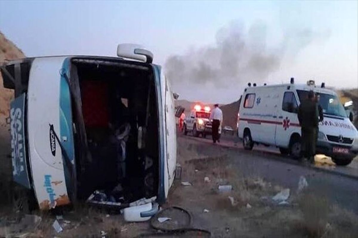 واژگونی اتوبوس در قزوین یک کشته و ۲۶ مصدوم برجای گذاشت