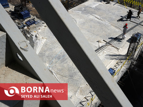 بازدید خبرنگاران از سه پروژه پارکینگ طبقاتی فرهنگ، خانه موسیقی و تصفیه خانه دریاچه هنر در مجموعه اراضی عباس آباد