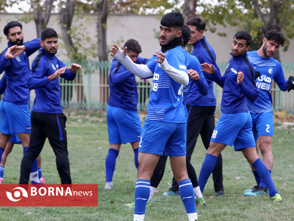 تمرین تیم فوتبال استقلال تهران قبل از سفر به اهواز