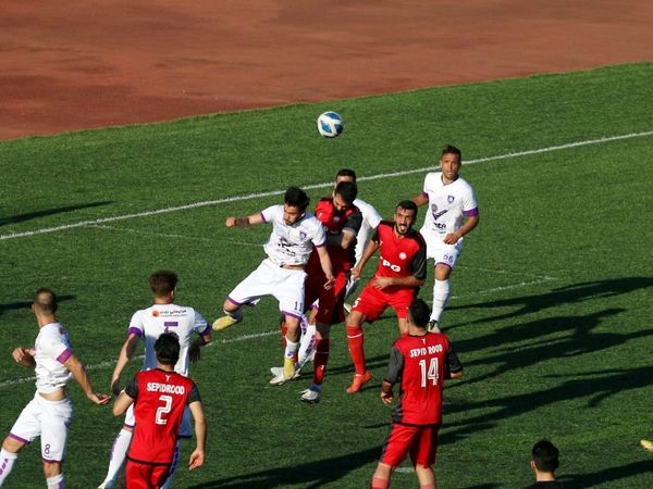 دیدار تیم‌های فوتبال سپیدرود رشت _  ویستاتوربین تهران