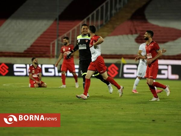 دیدار تیم های فوتبال پرسپولیس_ تراکتور