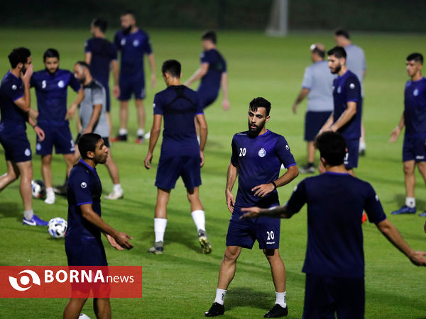تمرین تیم فوتبال استقلال تهران در دانشگاه قطر
