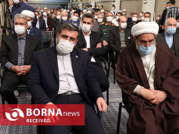 دیدار صدها نفر از مردم استان اصفهان با مقام معظم رهبری