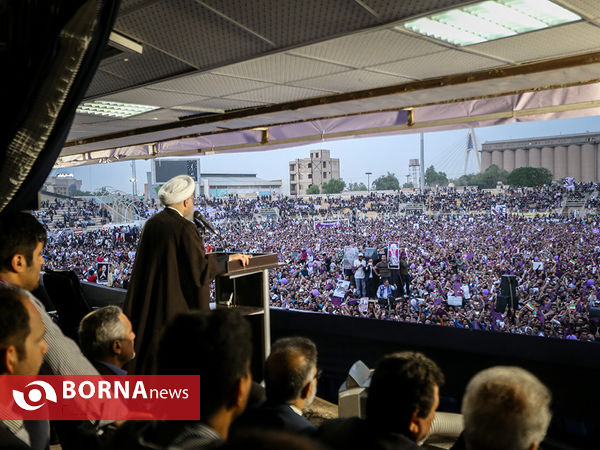 دکتر روحانی در جمع مردم اهواز