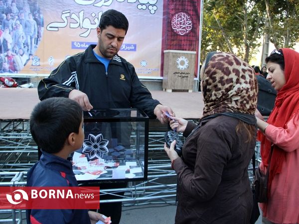 همایش پیاده روی خانوادگی هفته تربیت بدنی در شیراز