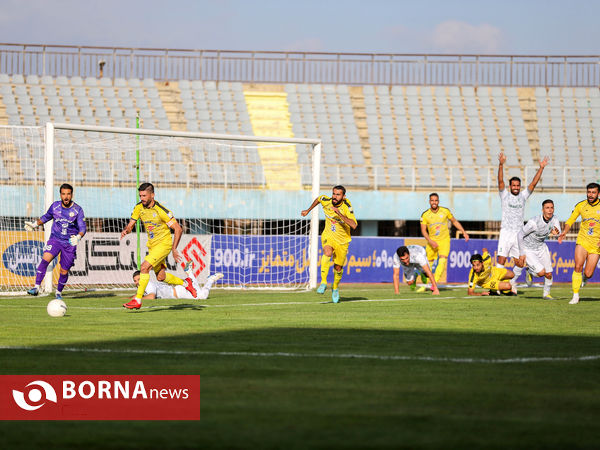 دیدار تیم‌های فوتبال آلومینیوم اراک _ فجر شهید سپاسی شیراز