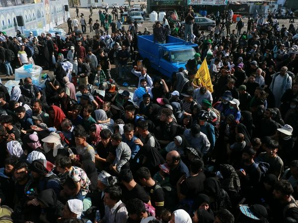 عبور زوار افغانستانی و پاکستانی از مرز شلمچه